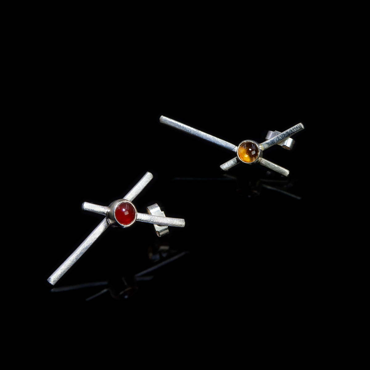 Dissonance earrings by Rouaida.