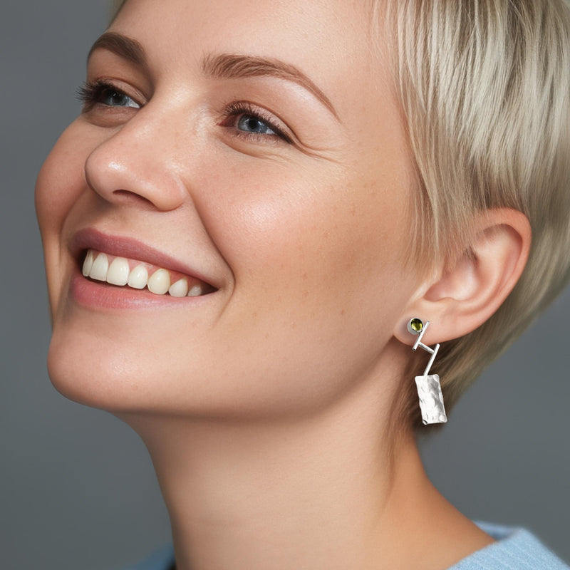 Discordant earrings by Rouaida.