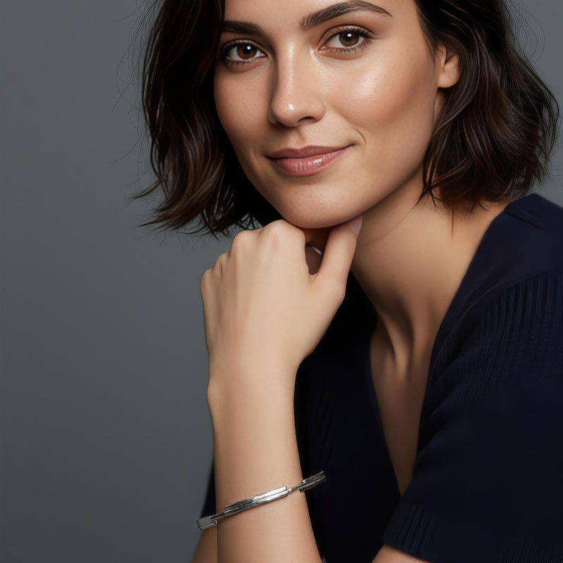 Illustration of how the Epoch bangle looks when worn.