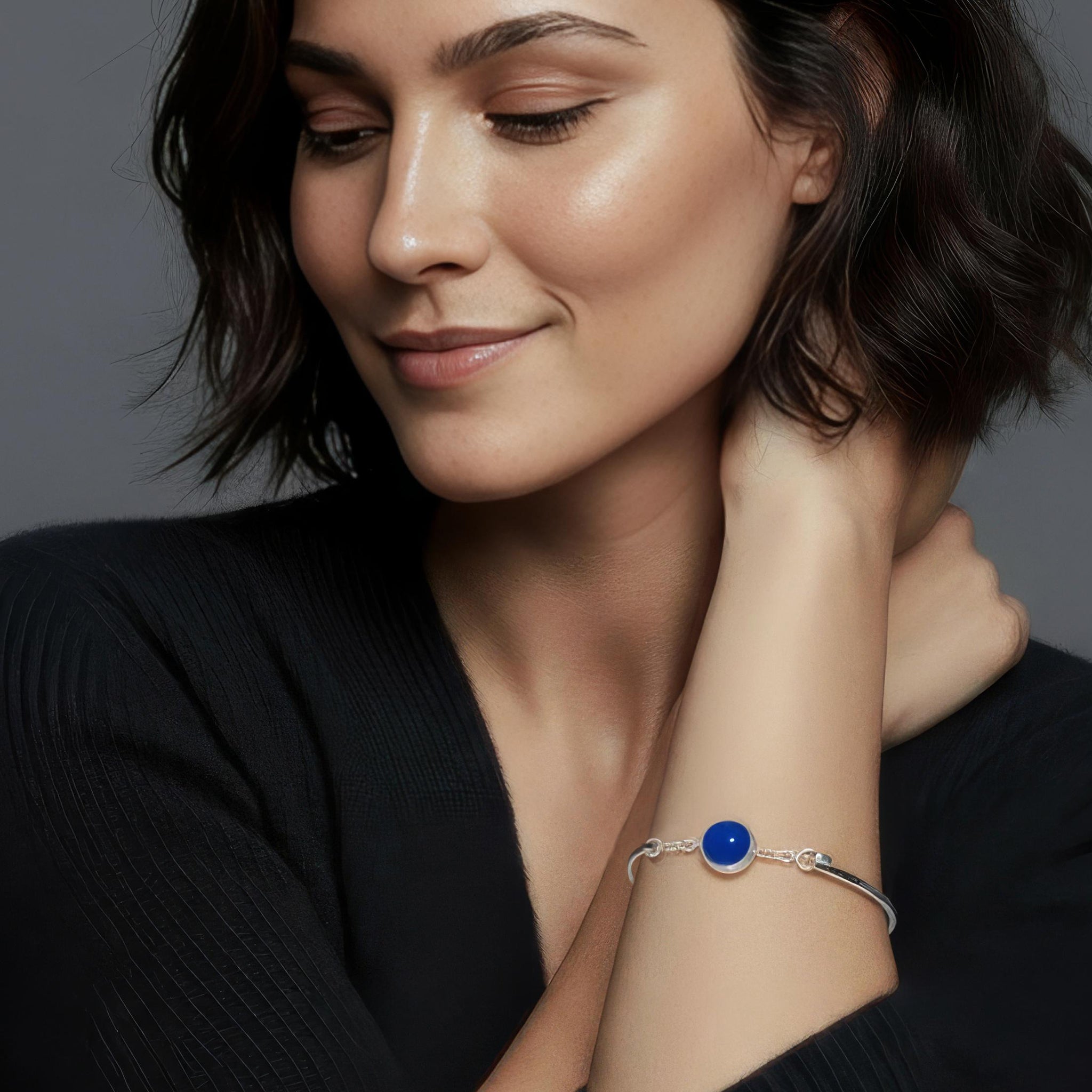 Illustration showing how the Melody bangle looks when worn.